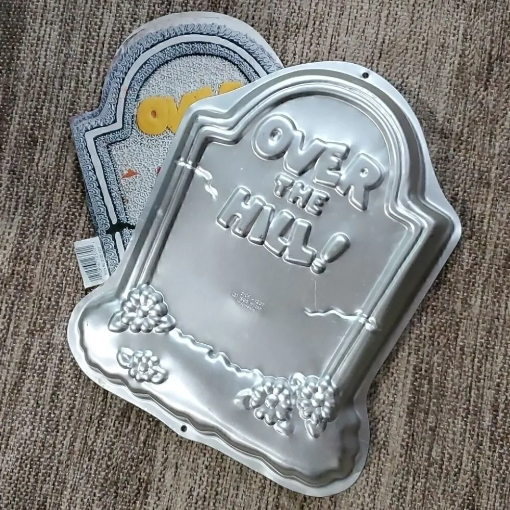 Wilton | 1995 Over the Hill Cake Pan